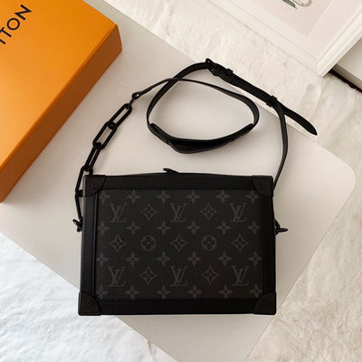 Travel handbag