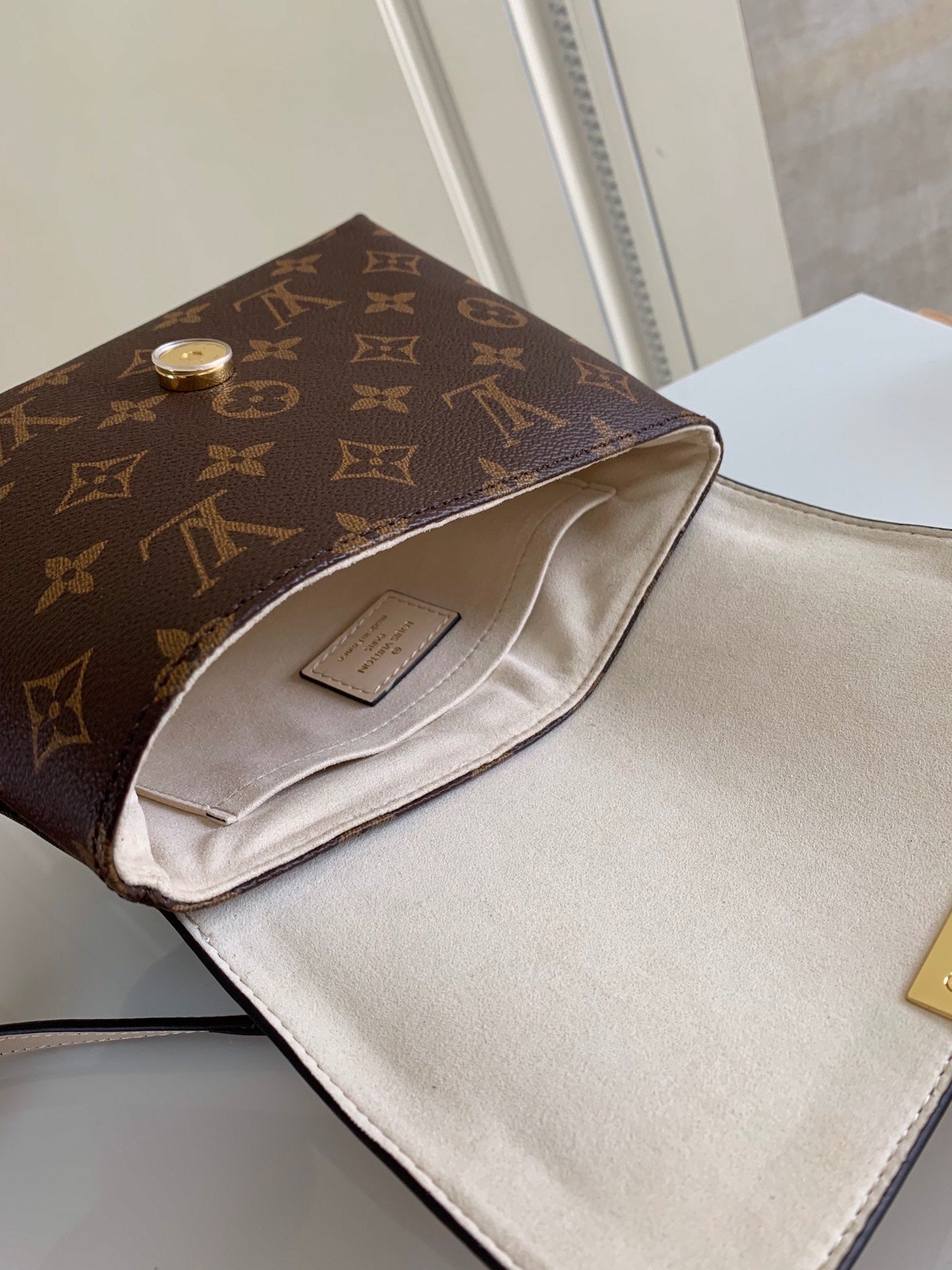 lock handbag white and brown