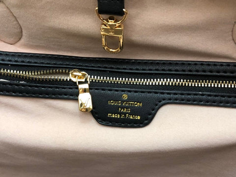 Handbag Size:32×29×17cm