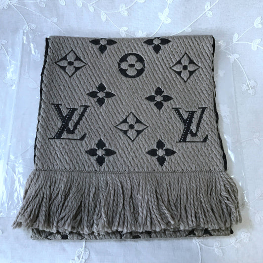 handbag gray scarf