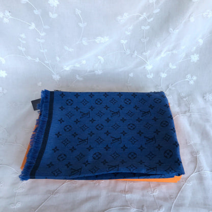 blue scarf