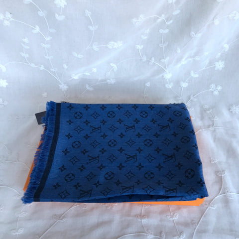blue scarf