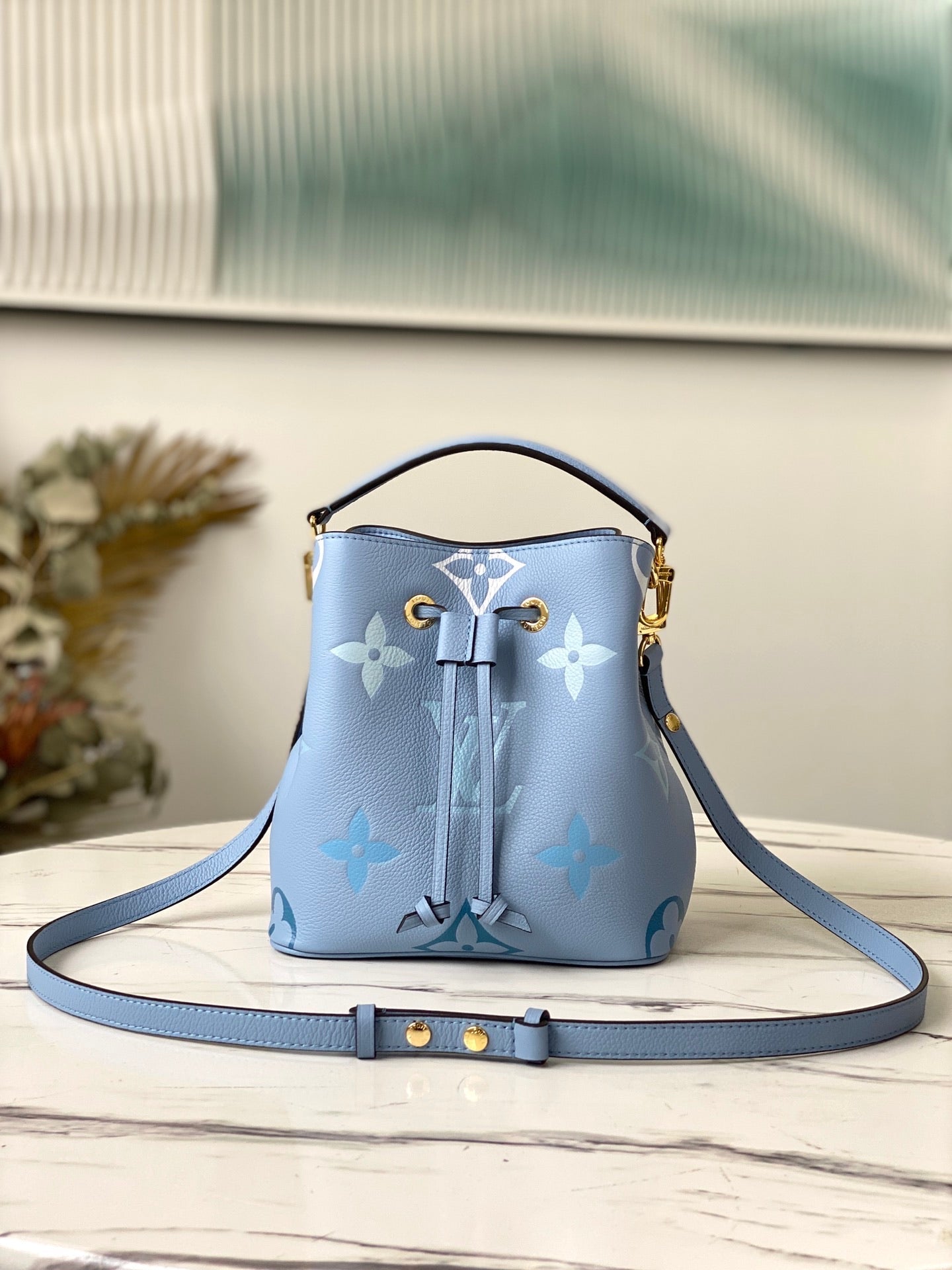 handbag giant blue