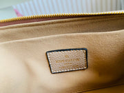 L v pochette