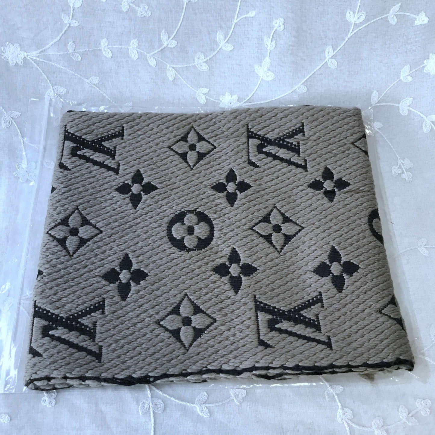 handbag gray scarf
