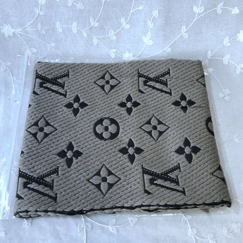 handbag gray scarf