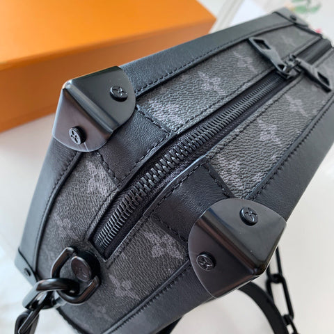 Travel handbag