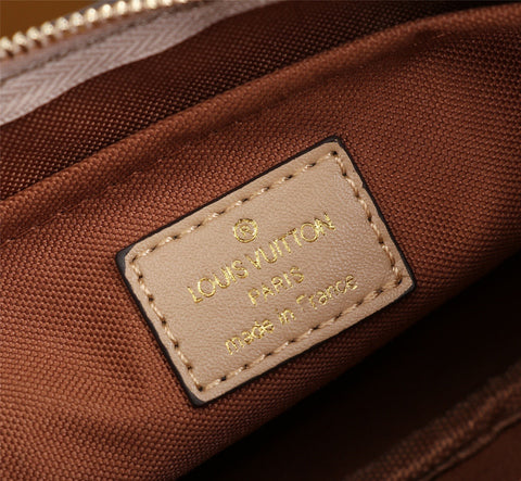 pochette cream color