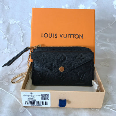 Buttons wallet