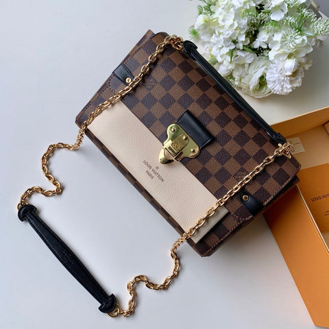 Metal latch handbag