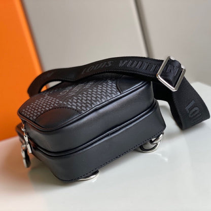 L v pouch
