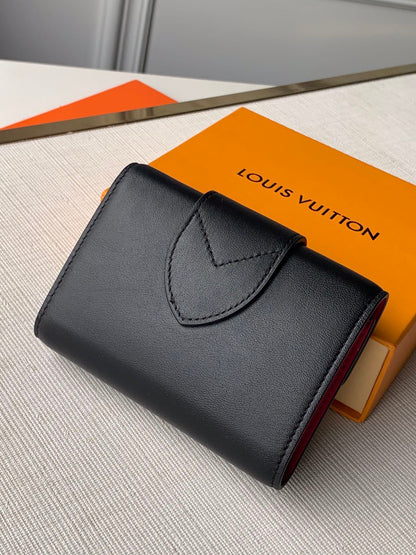 handbag with circle