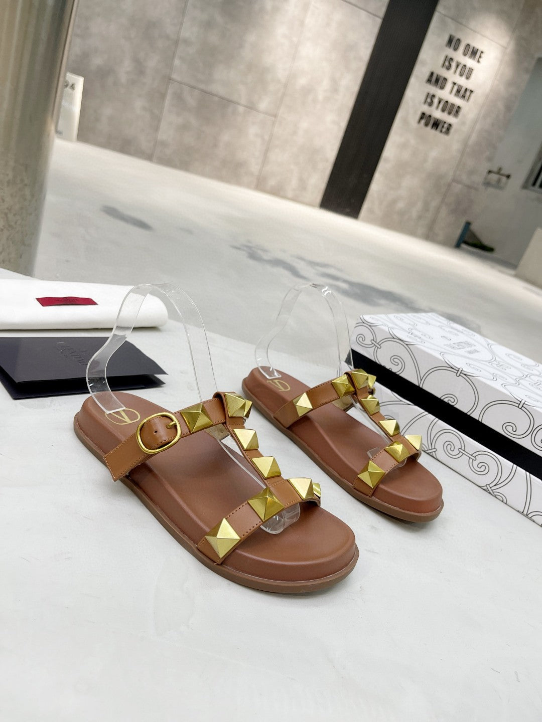 V a l e n t I n o slides