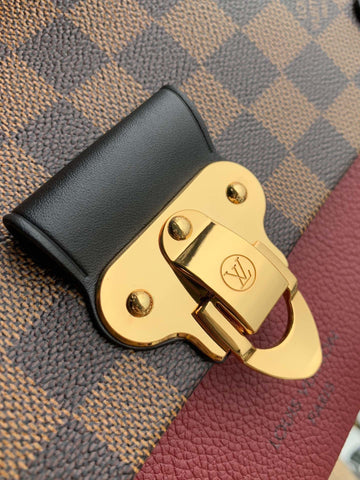 Metal latch handbag