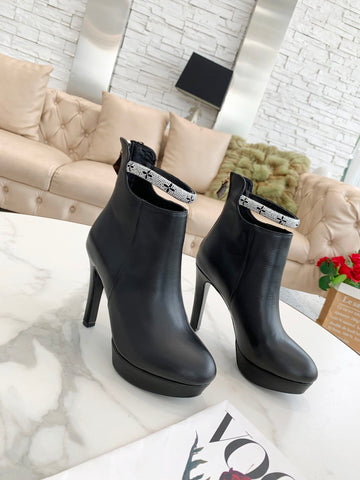 L v boots 2021