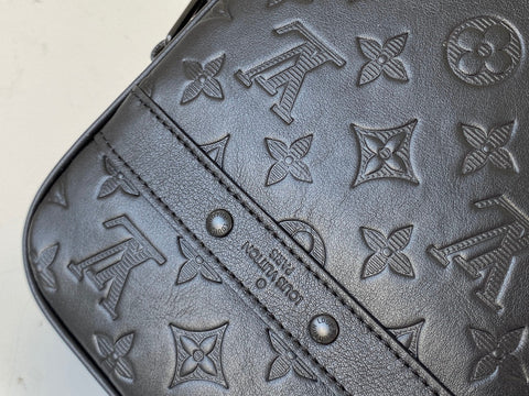 L v pouch 16.0 x 21.0 x 4.5 cm