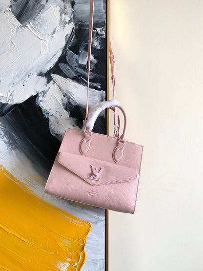 new pink handbag