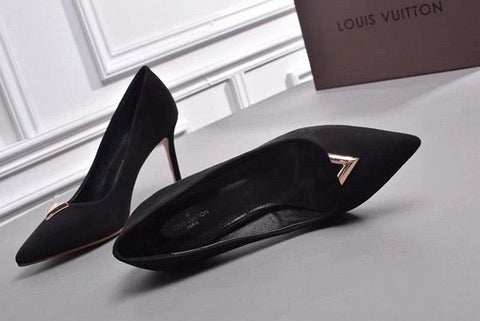 L v x black