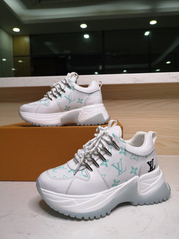 L V - T I G H T Y - W H I T E Y - S N E A K E R