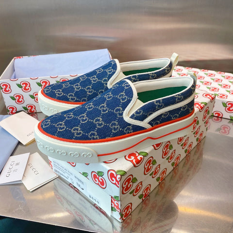 G u c c I baja slip on