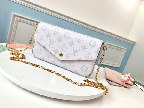 pochette white hadbag