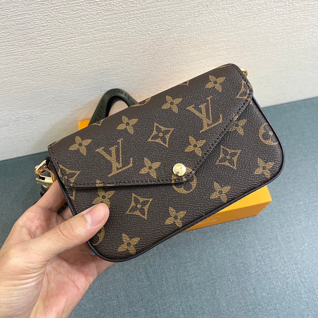 Small Handbag Size:17*9.6*3.5cm pochette