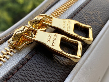 messenger handbag