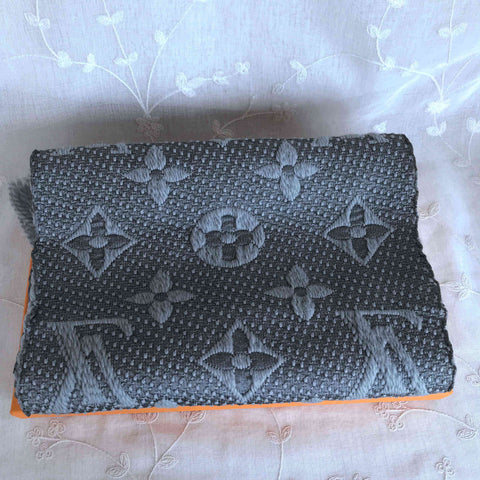 dark  gray scarf