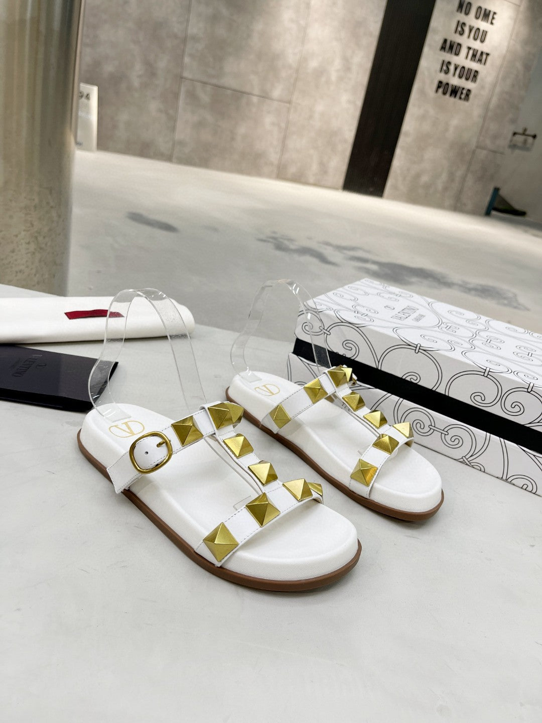V a l e n t I n o slides