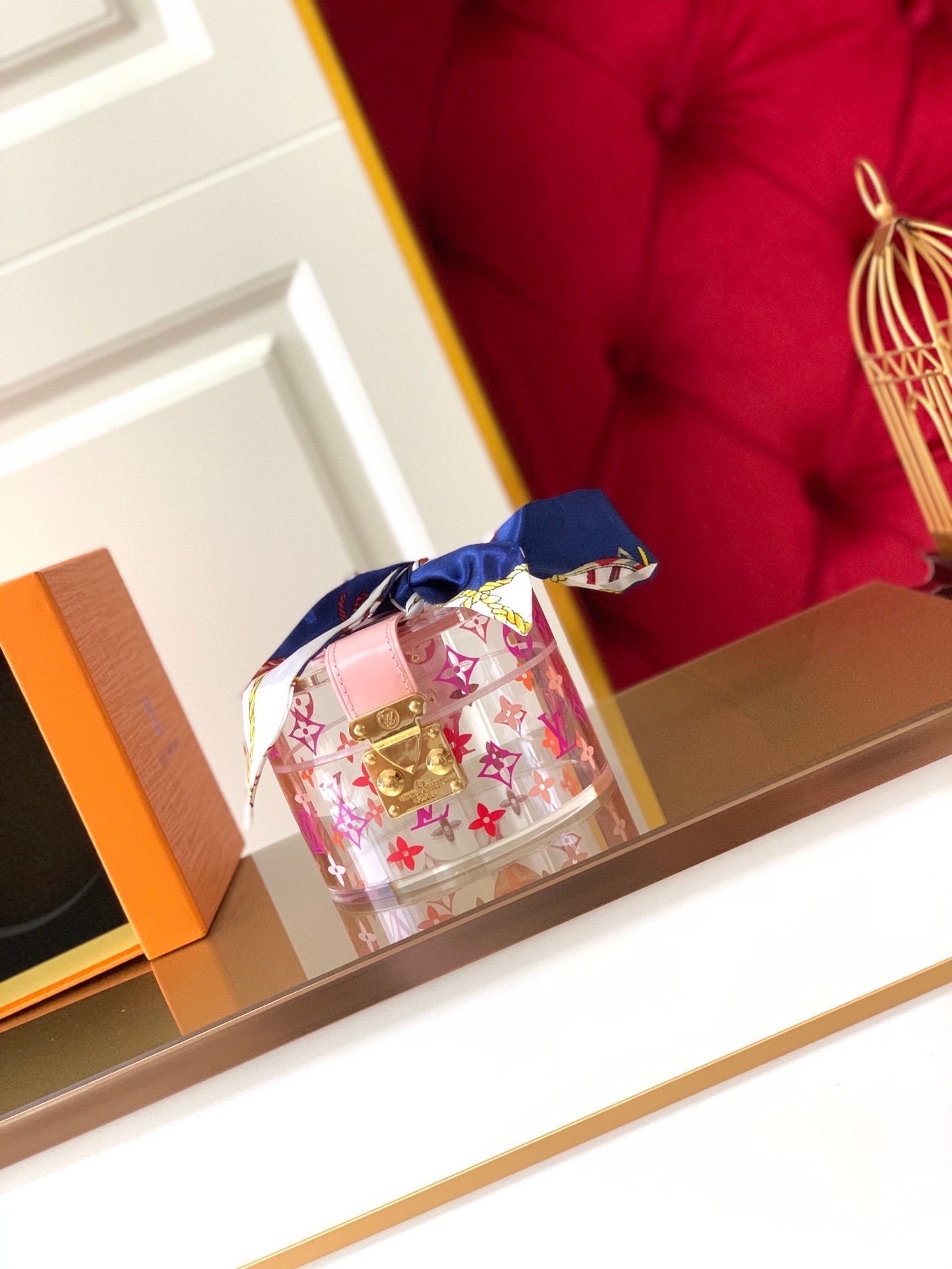 Transparent jewelry box