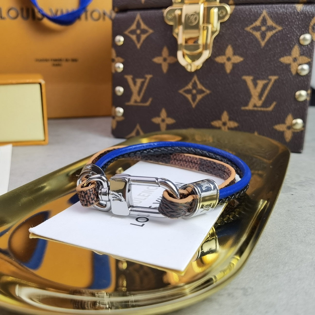L v bracelet