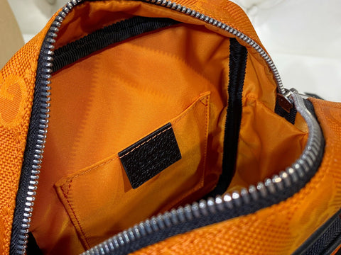 G u c c i backpack 16*22*8.5cm