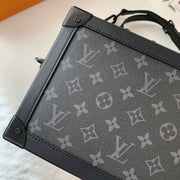 Travel handbag