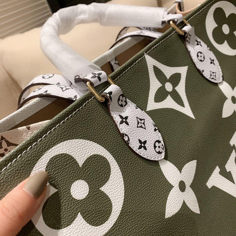 L v tote 42cm