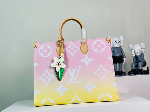 light color handbag 41.0 x 34.0 x 19.0 cm