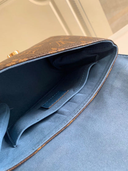 handbag lock blue