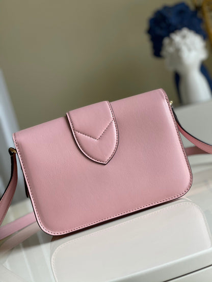 Fashion pink handbag