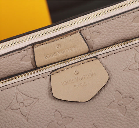pochette cream color