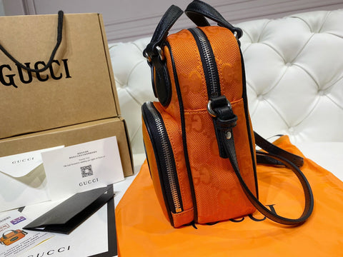 G u c c i backpack 16*22*8.5cm