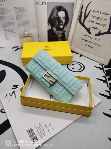 F e n d I wallet 2022