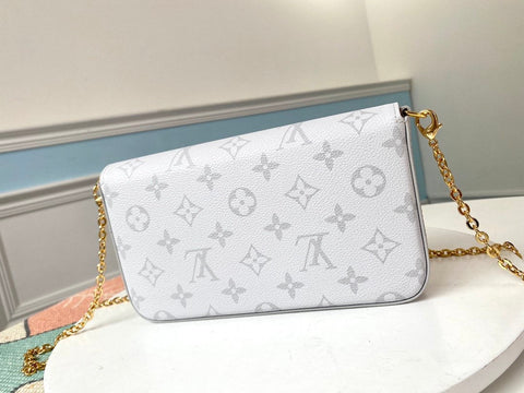 pochette white hadbag