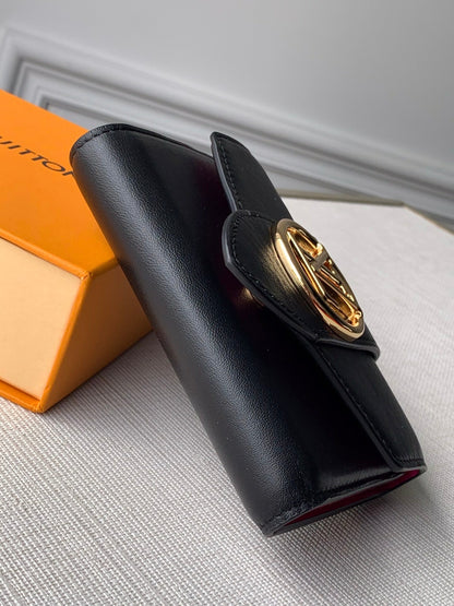 handbag with circle