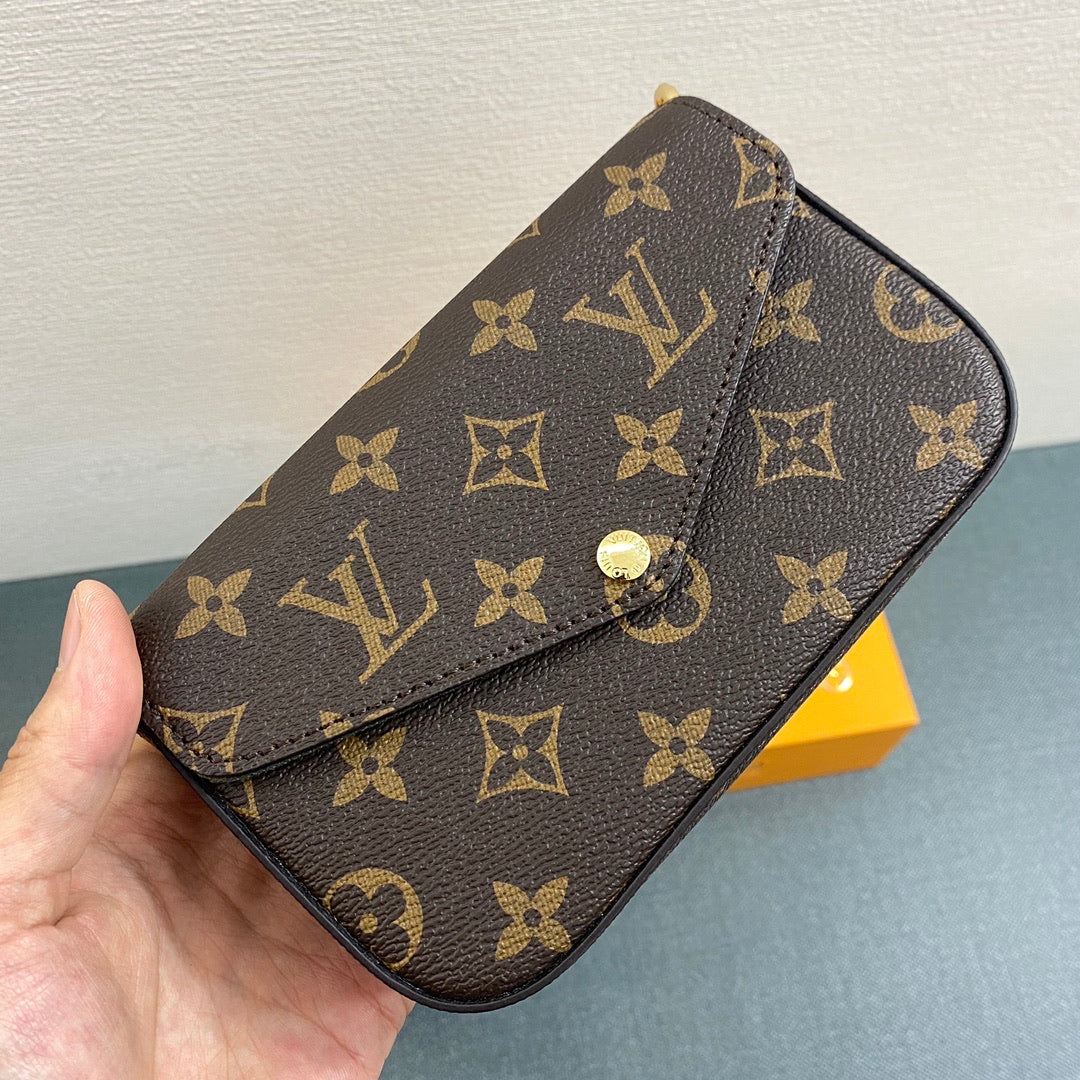 Small Handbag Size:17*9.6*3.5cm pochette