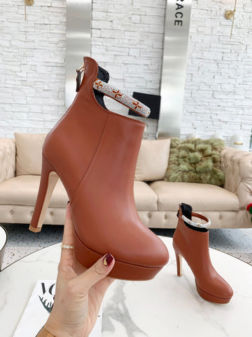 L v boots 2021