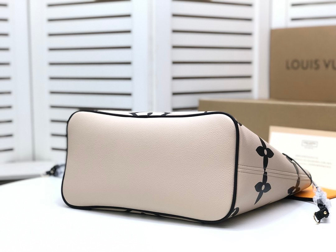 Handbag Size:32×29×17cm