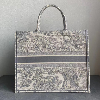 D i o r book 36cm