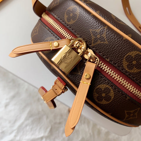 pouch bag