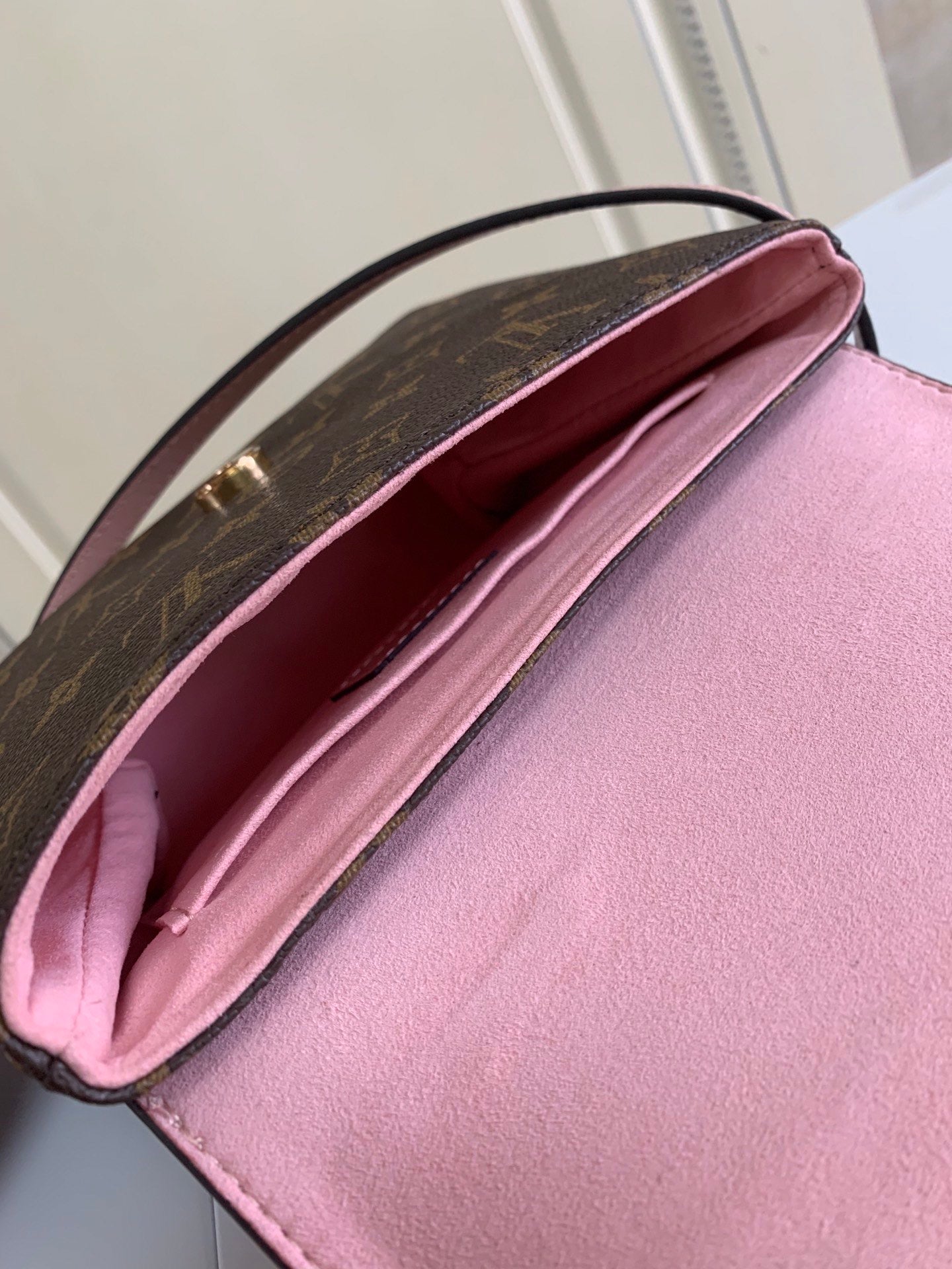 handbag lock pink