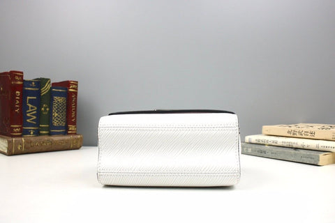 white Metal accessories handbag