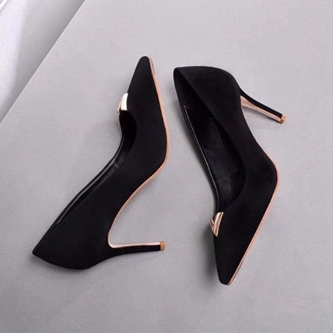 L v x black